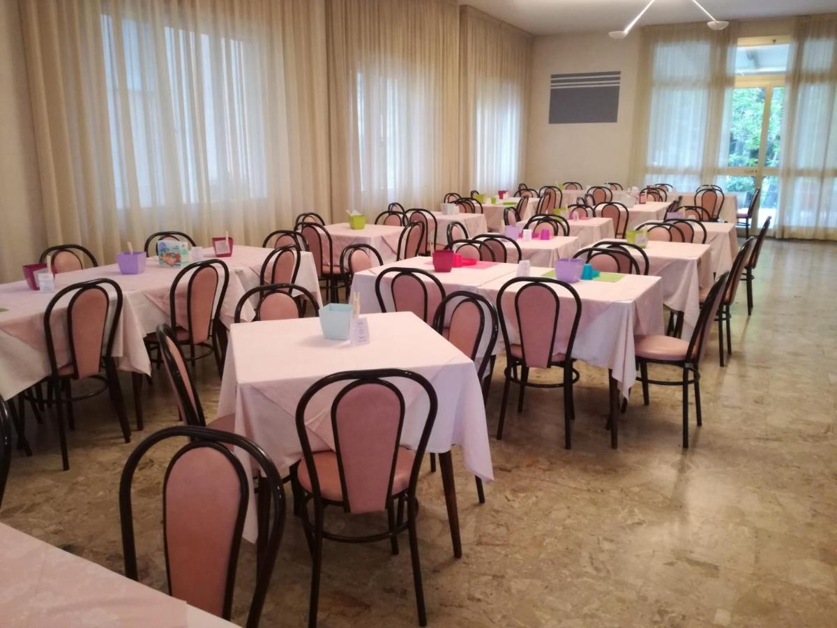 Hotel Serafini Rimini Kültér fotó